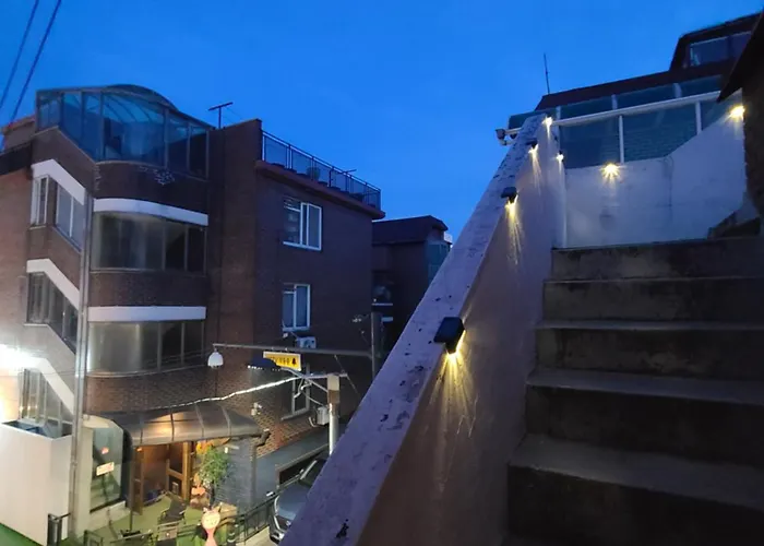 公寓 Wood House Hongik Univ 6 Double Beds *