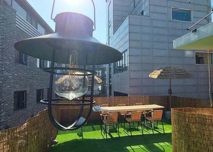 Wood House Hongik Univ 6 Double Beds * 首爾