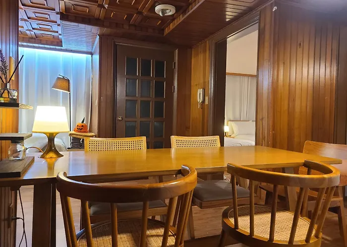 公寓 Wood House Hongik Univ 6 Double Beds *