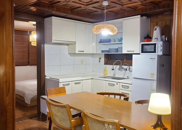 公寓 Wood House Hongik Univ 6 Double Beds *