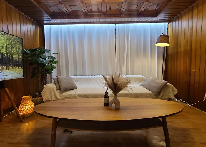 Wood House Hongik Univ 6 Double Beds * 首爾