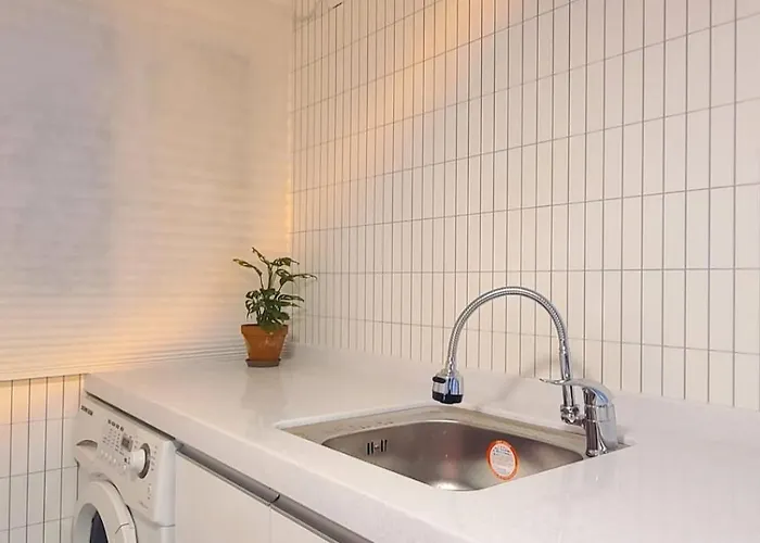 Wood House Hongik Univ 6 Double Beds