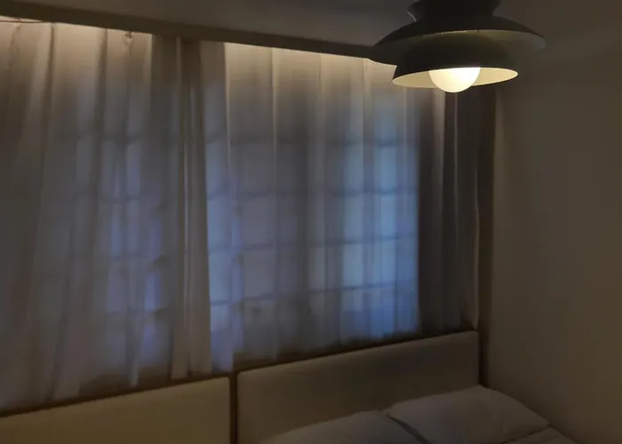 Wood House Hongik Univ 6 Double Beds