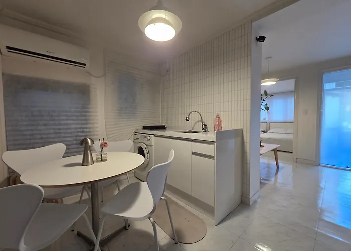 公寓 Wood House Hongik Univ 6 Double Beds 首爾