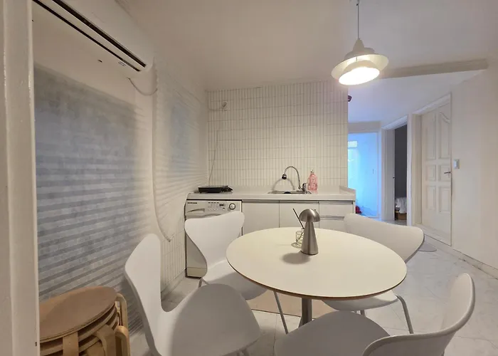 公寓 Wood House Hongik Univ 6 Double Beds 首爾