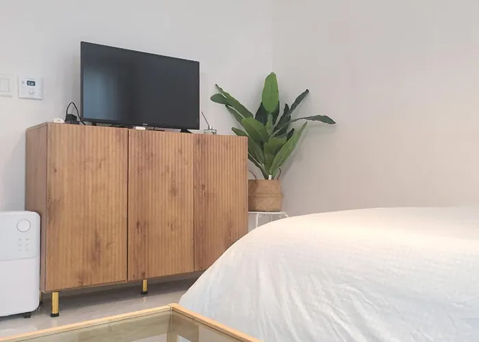 Wood House Hongik Univ 6 Double Beds